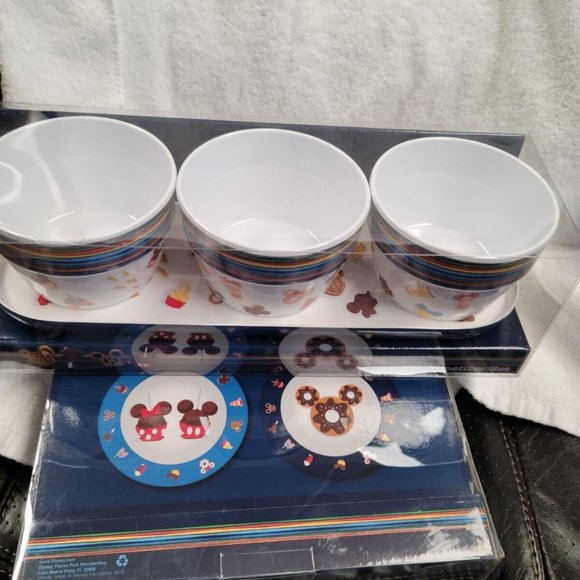 NWT Matching Disney ICON Set of 4 plates, Appetizer & Towel Sets - Picture 11 of 15